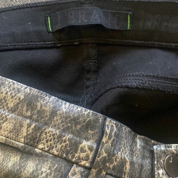 J BRAND 901 Black Golden Snake Print Coated Stretch Denim Leggings Jeans - Picture 9 of 11